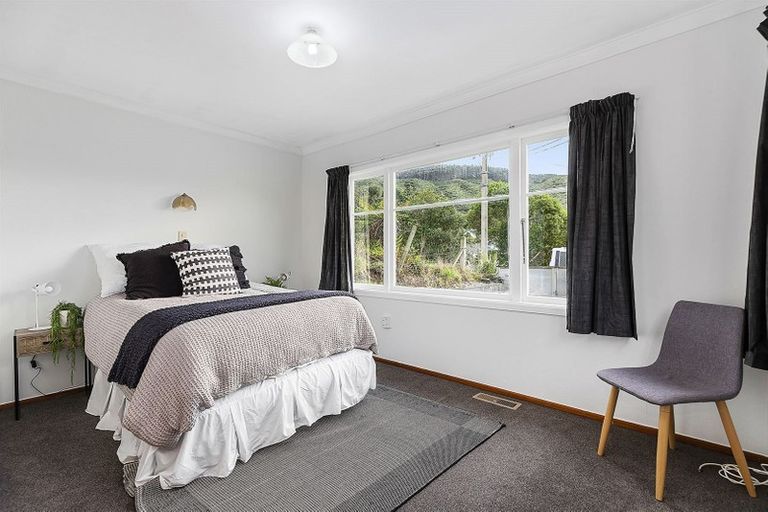 Photo of property in 15 Woodstock Terrace, Tawa, Wellington, 5028