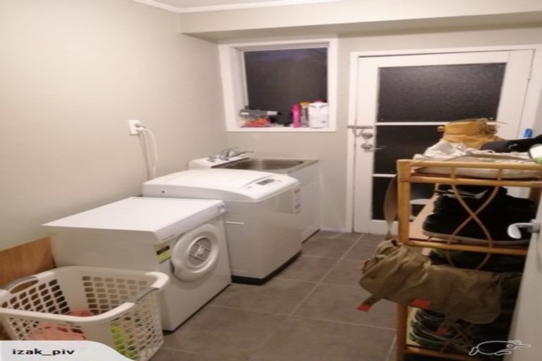 Photo of property in 1 Kayle Glen, West Harbour, Auckland, 0618