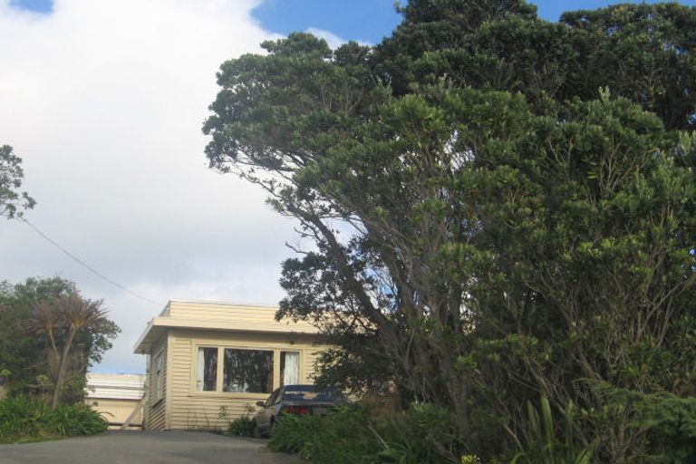 Photo of property in 202 Miromiro Road, Normandale, Lower Hutt, 5010