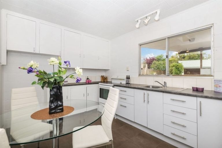Photo of property in 9 Phillip Parade, Forrest Hill, Auckland, 0620