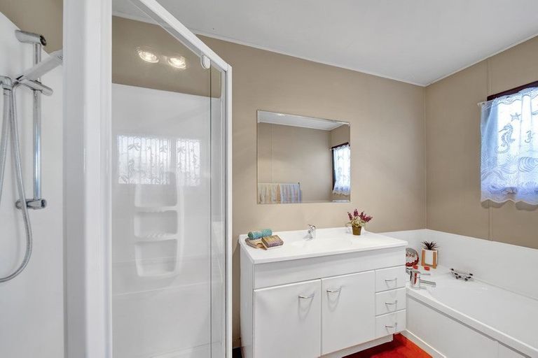 Photo of property in 7 Warren Place, Frankleigh Park, New Plymouth, 4310