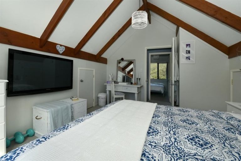 Photo of property in 5 Kaimiko Place, Okiwi Bay, 7193