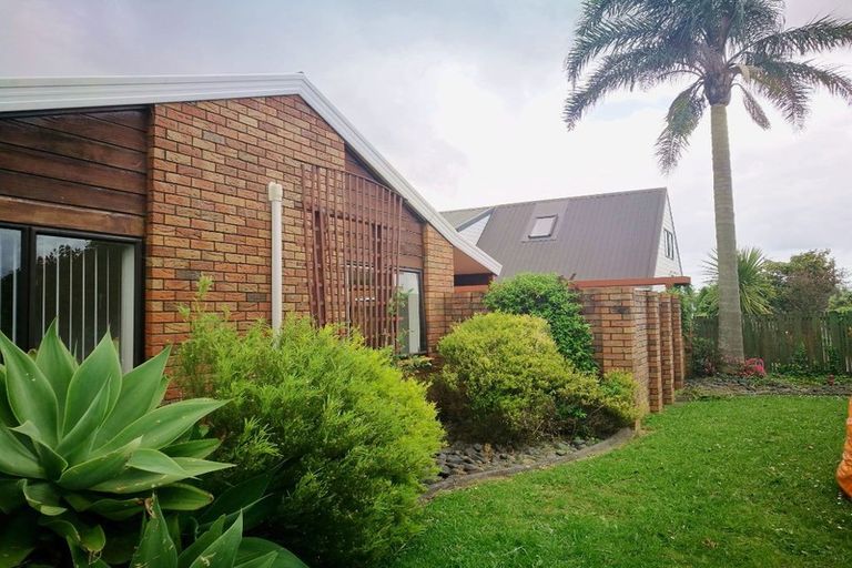 Photo of property in 30 Glucina Avenue, West Harbour, Auckland, 0618