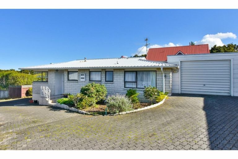 Photo of property in 1/55 Calluna Crescent, Totara Heights, Auckland, 2105