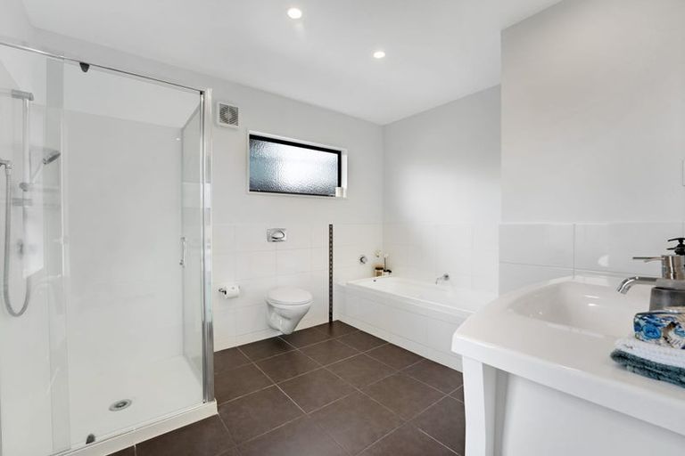 Photo of property in 1/461 Beach Road, Murrays Bay, Auckland, 0630