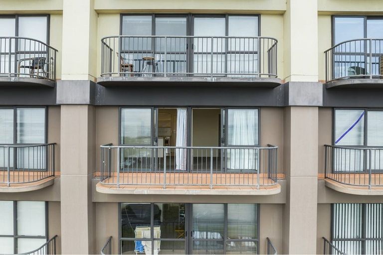 Photo of property in The Rennaissance, 4d/18 Ronwood Avenue, Manukau, Auckland, 2104