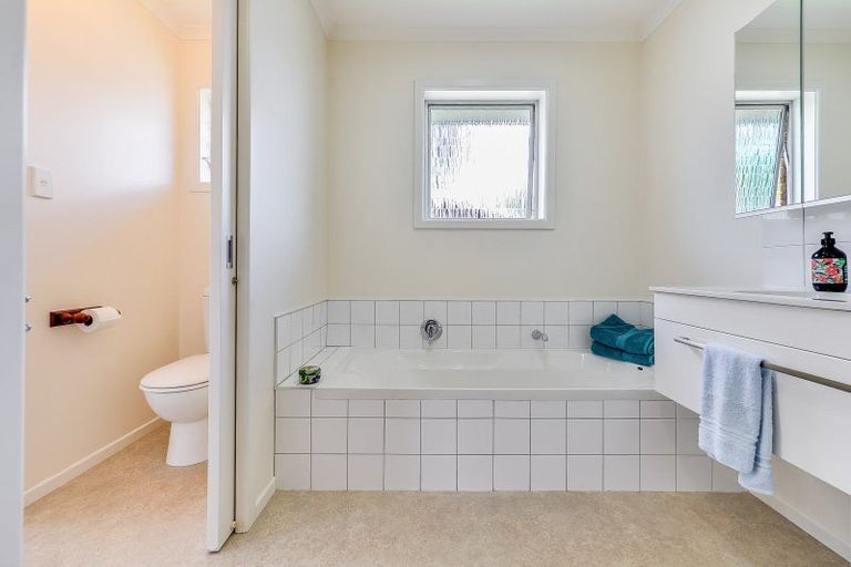 Photo of property in 11 Fiona Place, Dinsdale, Hamilton, 3204