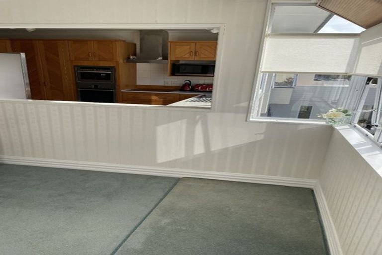 Photo of property in 2/24 Cherub Place, West Harbour, Auckland, 0618