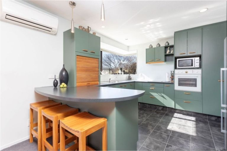 Photo of property in 6 Sunbeam Place, Halswell, Christchurch, 8025