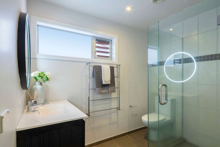 Photo of property in 86 Parr Terrace, Castor Bay, Auckland, 0620