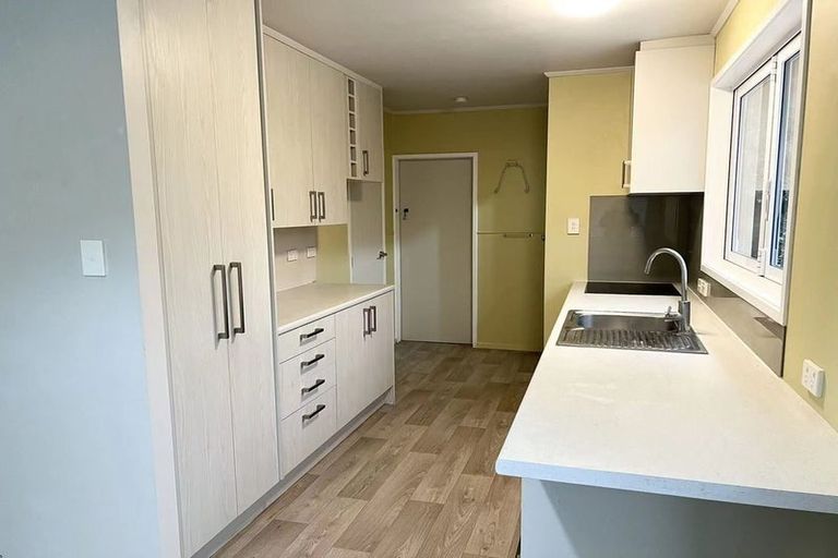 Photo of property in 39 Bodi Place, Te Atatu South, Auckland, 0610
