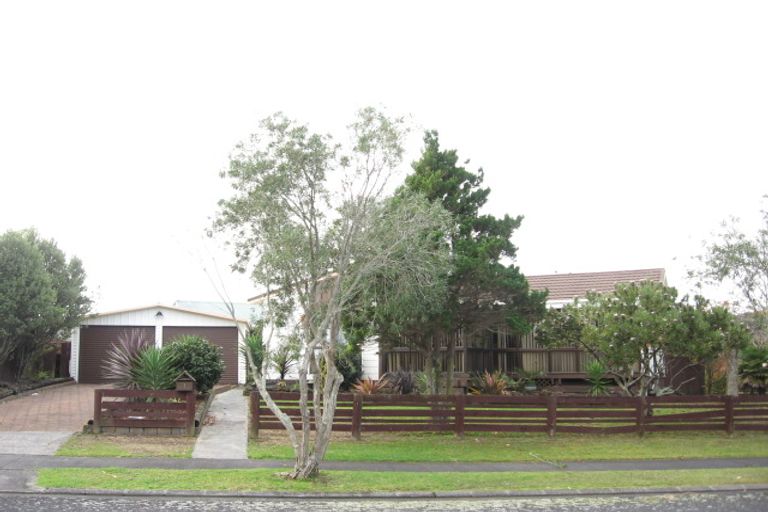 Photo of property in 1 Oakmont Place, Wattle Downs, Auckland, 2103