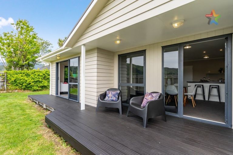 Photo of property in 24a Wainuiomata Road, Wainuiomata, Lower Hutt, 5014