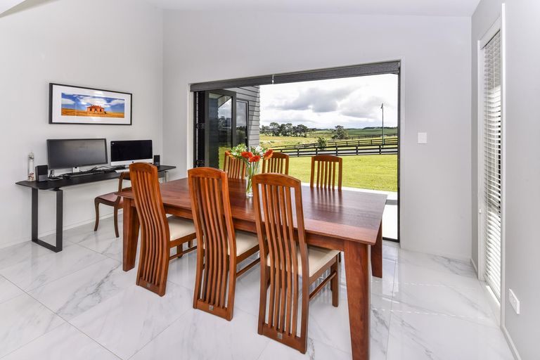 Photo of property in 133 Mcrobbie Road, Kingseat, Papakura, 2580