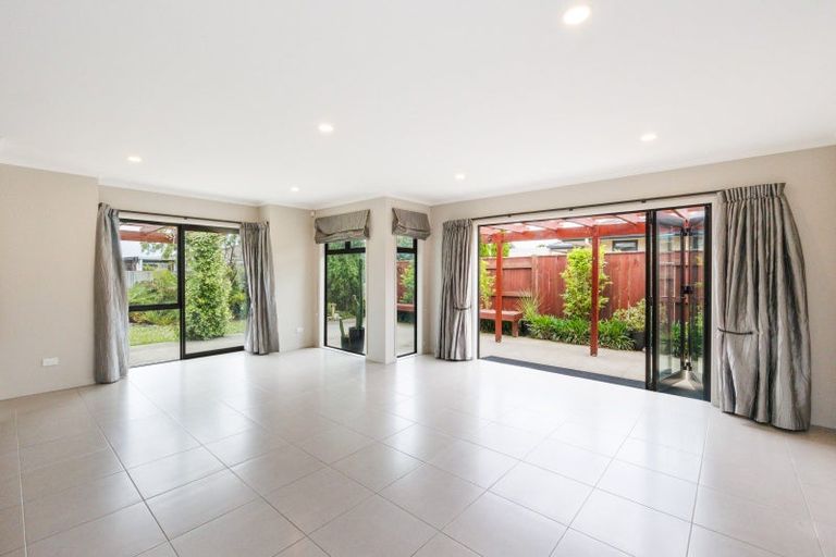 Photo of property in 35 Pegasus Place, Kelvin Grove, Palmerston North, 4414