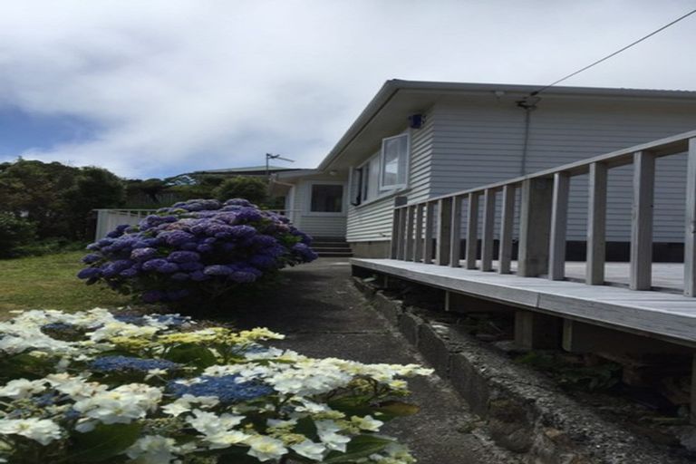 Photo of property in 41 Salford Street, Newlands, Wellington, 6037