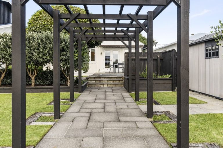 Photo of property in 89 Pendarves Street, New Plymouth, 4310