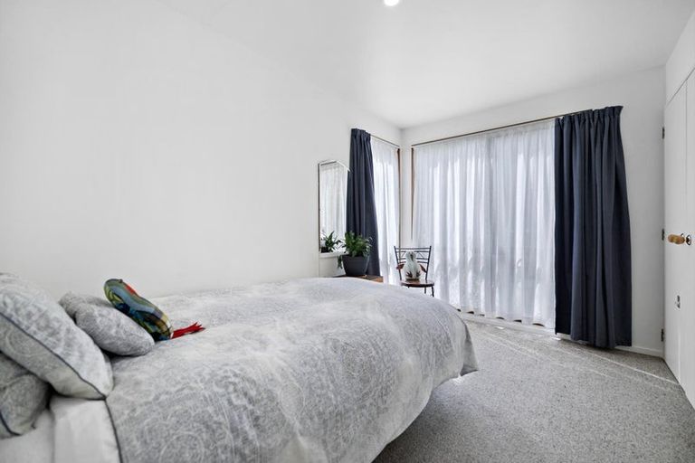 Photo of property in 5 Mackinnon Terrace, Sunshine Bay, Queenstown, 9300