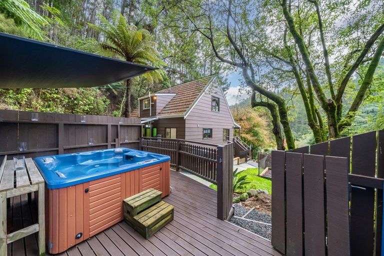 Photo of property in 32 Elmslie Road, Pinehaven, Upper Hutt, 5019