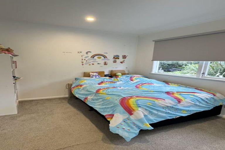 Photo of property in 62 La Rosa Street, Green Bay, Auckland, 0604