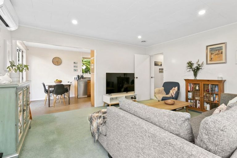 Photo of property in 1/25 Waari Avenue, Sunnyvale, Auckland, 0612