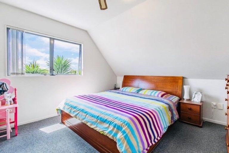 Photo of property in 2 Braeburn Place, Takanini, 2112