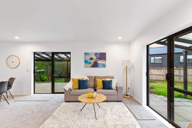 Photo of property in 32 Marinich Drive South, Ranui, Auckland, 0612