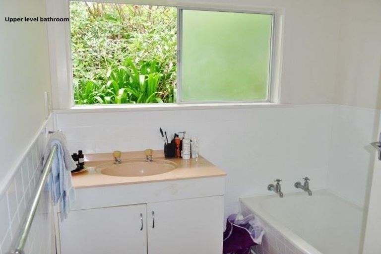 Photo of property in 16 Seaview Road, Cable Bay, 0420