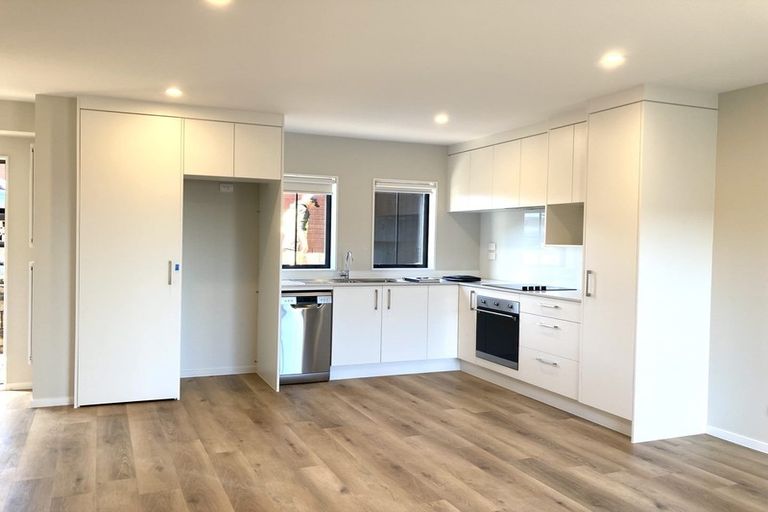Photo of property in 14/15 Sunhill Road, Sunnyvale, Auckland, 0612