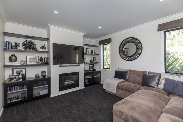 Photo of property in 3 Hihi Place, Waikanae, 5036
