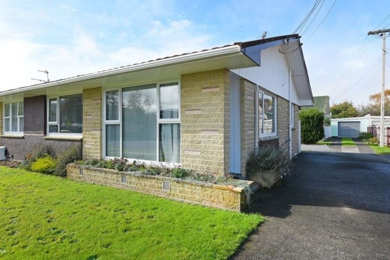 Photo of property in 2/6 Hay Street, Ebdentown, Upper Hutt, 5018
