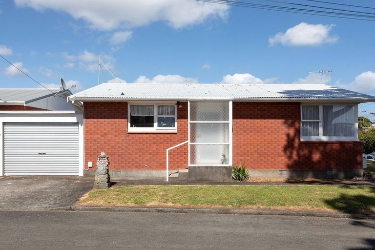 Photo of property in 67 Young Street, New Plymouth, 4310