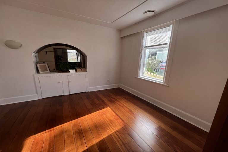 Photo of property in 162 Sutherland Road, Lyall Bay, Wellington, 6022
