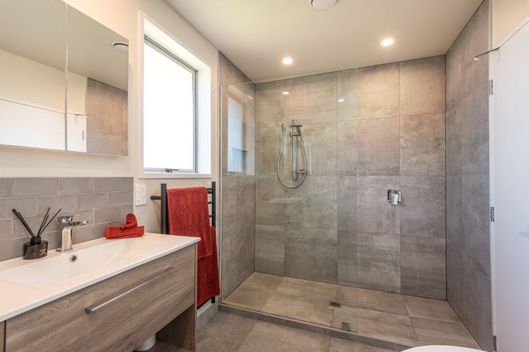 Photo of property in 52 Woodend Road, Woodend, 7610