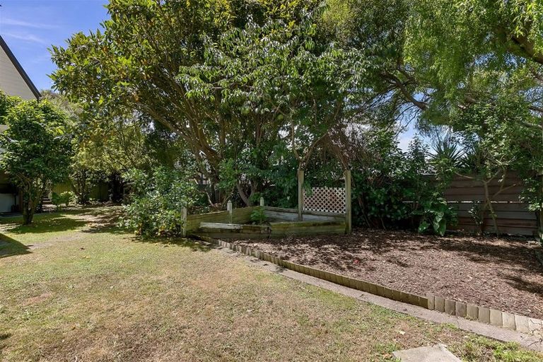 Photo of property in 21 Te Arataura Street, Takapuwahia, Porirua, 5022