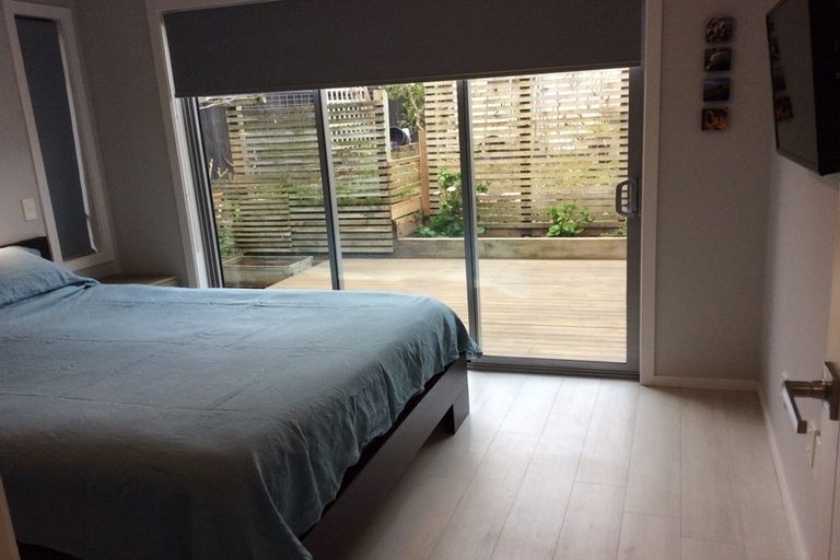 Photo of property in 15 Old Lake Road, Narrow Neck, Auckland, 0624