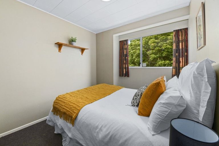 Photo of property in 8b Montgomery Crescent, Clouston Park, Upper Hutt, 5018