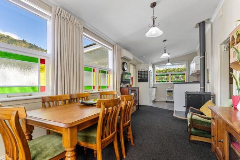 Photo of property in 25 Hampden Street, Picton, 7220