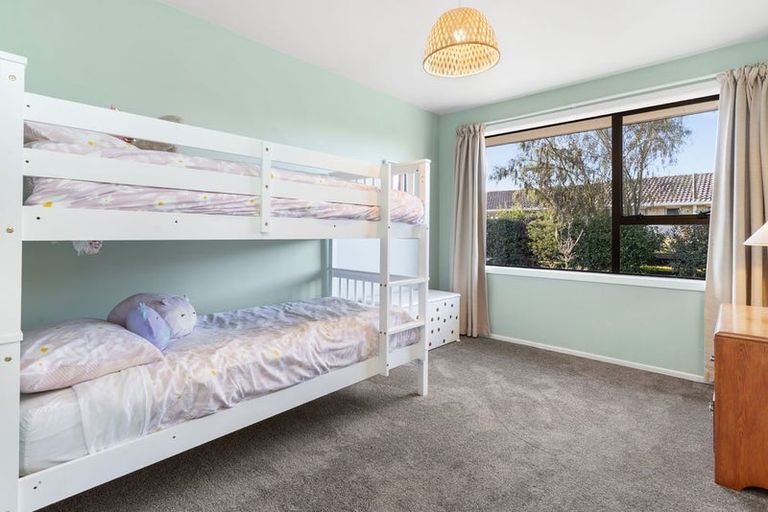 Photo of property in 8 Oldham Crescent, Halswell, Christchurch, 8025