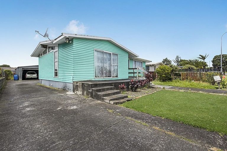 Photo of property in 74 Bader Drive, Mangere, Auckland, 2022