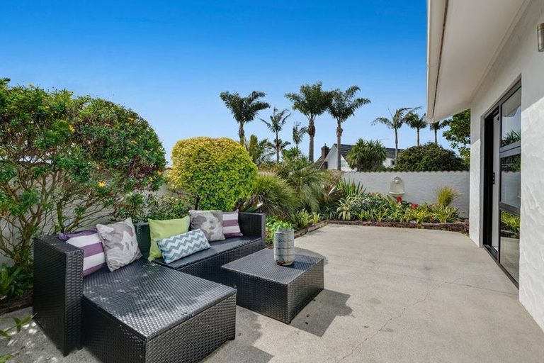 Photo of property in 12a Eagle Place, Red Beach, 0932