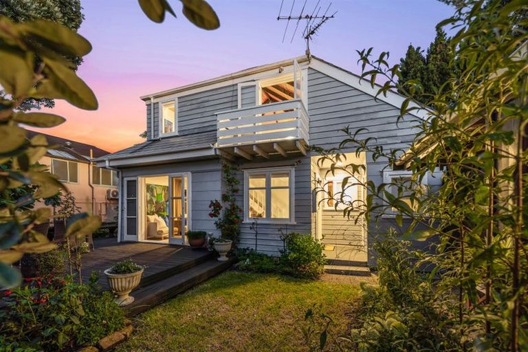 Photo of property in 2a Hauraki Road, Hauraki, Auckland, 0622