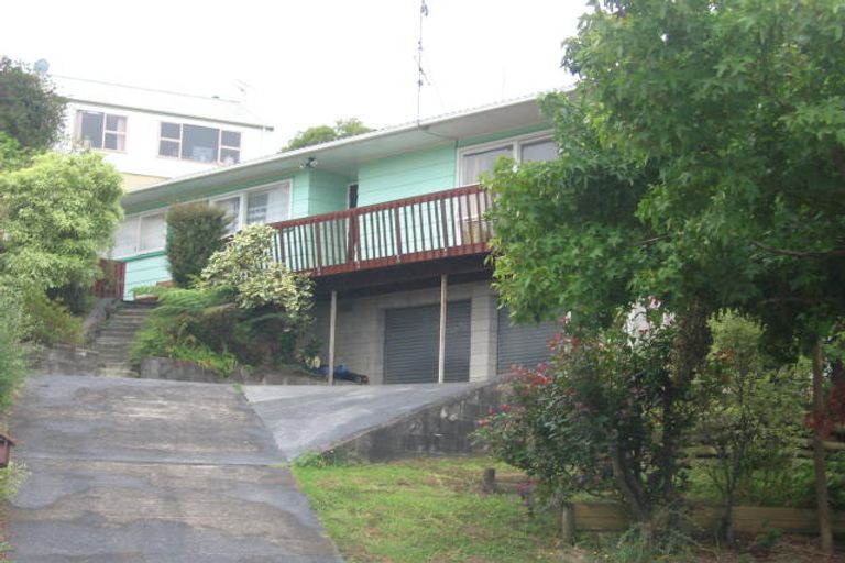 Photo of property in 11 Finn Place, Totara Vale, Auckland, 0629