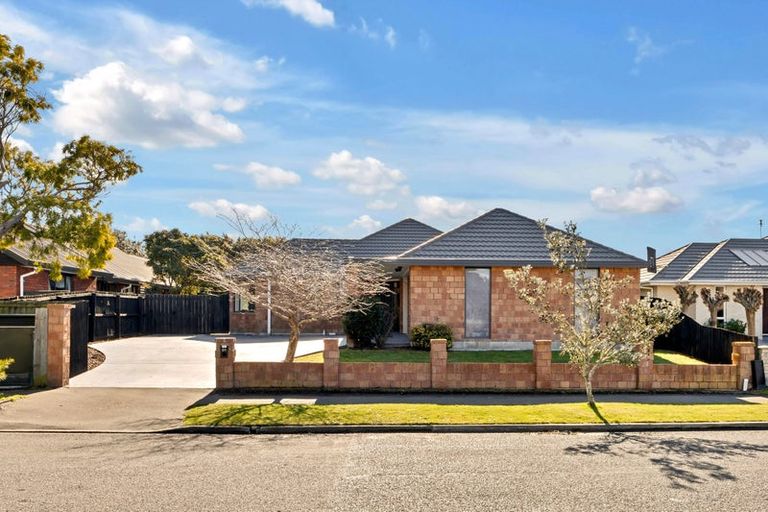 Photo of property in 21 Forest Drive, Parklands, Christchurch, 8083