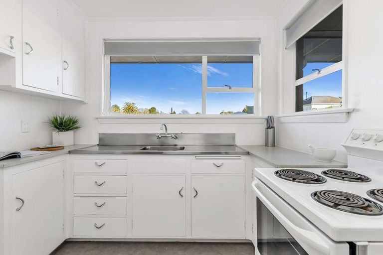 Photo of property in 2/13 Avenue Road, West End, Timaru, 7910