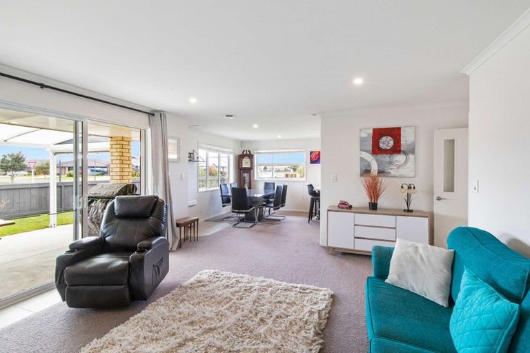 Photo of property in 2 Leet Crescent, Papamoa Beach, Papamoa, 3118