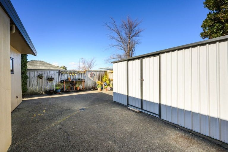 Photo of property in 48 Johnstone Drive, Fitzherbert, Palmerston North, 4410