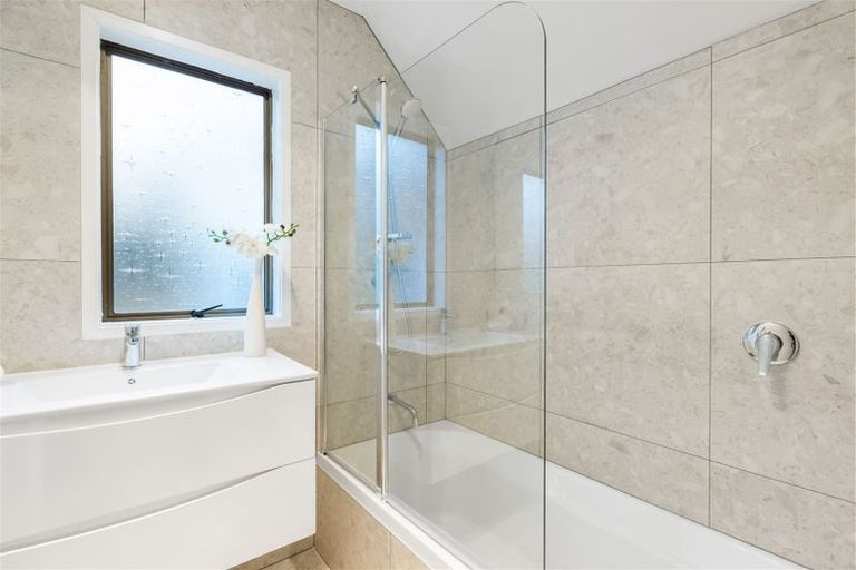 Photo of property in 2/38 Waiau Street, Torbay, Auckland, 0630