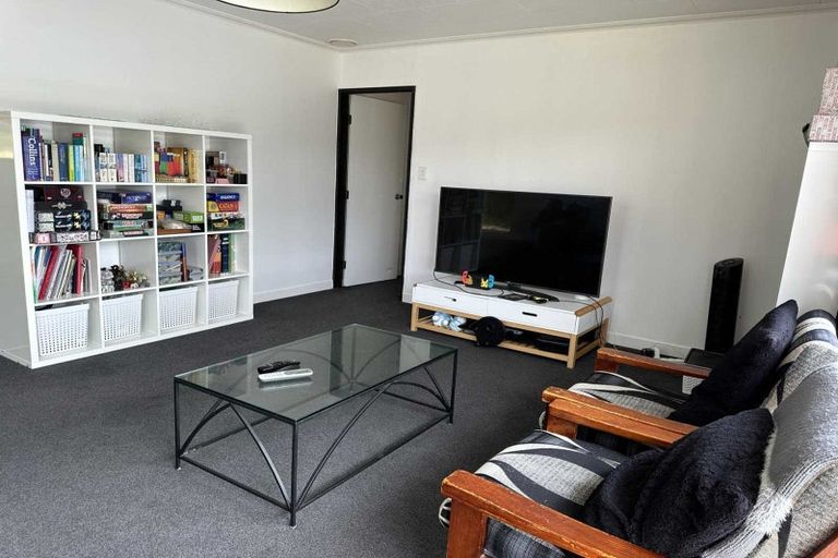 Photo of property in 39 Aniseed Grove, Timberlea, Upper Hutt, 5018