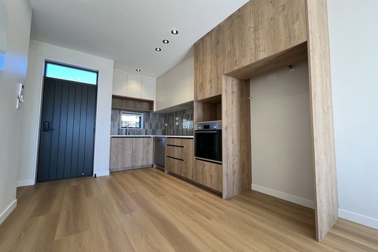 Photo of property in 15 Kuaha Road, Massey, Auckland, 0614